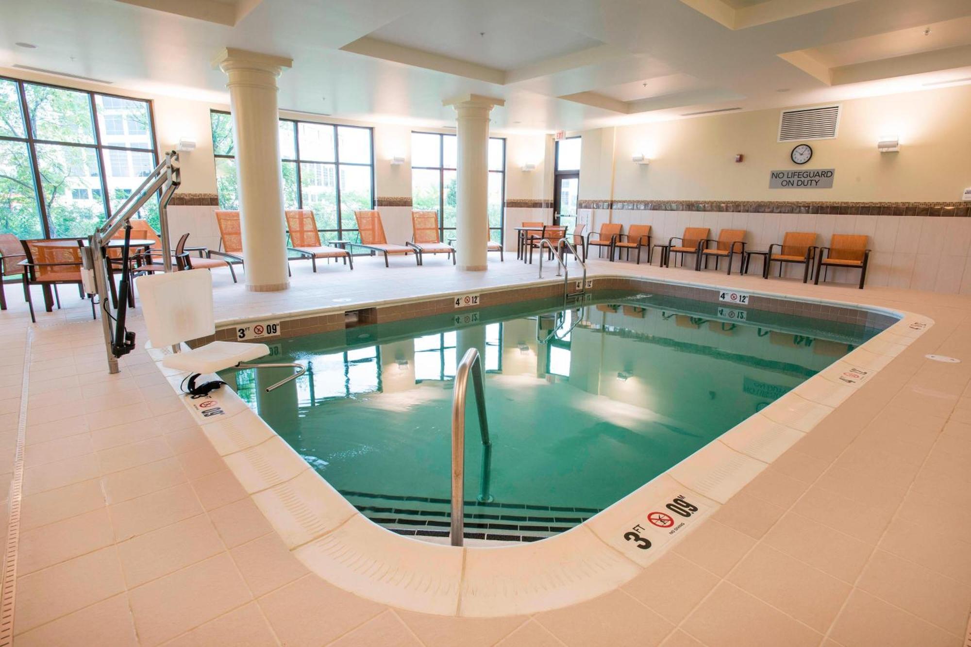 Courtyard By Marriott Cincinnati Midtown/Rookwood Ngoại thất bức ảnh